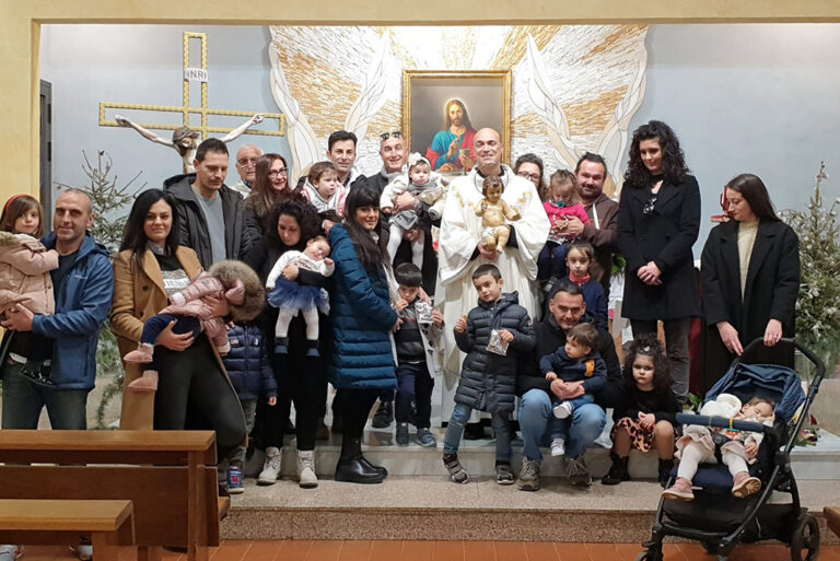 Benedizione dei bambini battezzati nel 2022