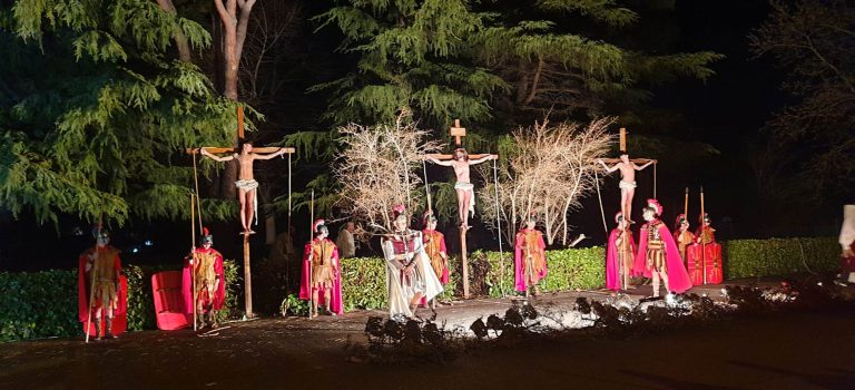 Via Crucis 2022 con quadri viventi