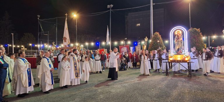 Processione a fine del mese mariano 2024