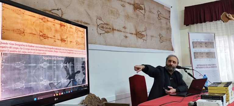 Sindone un mosaico di ricerche: le scienze e l’iconografia